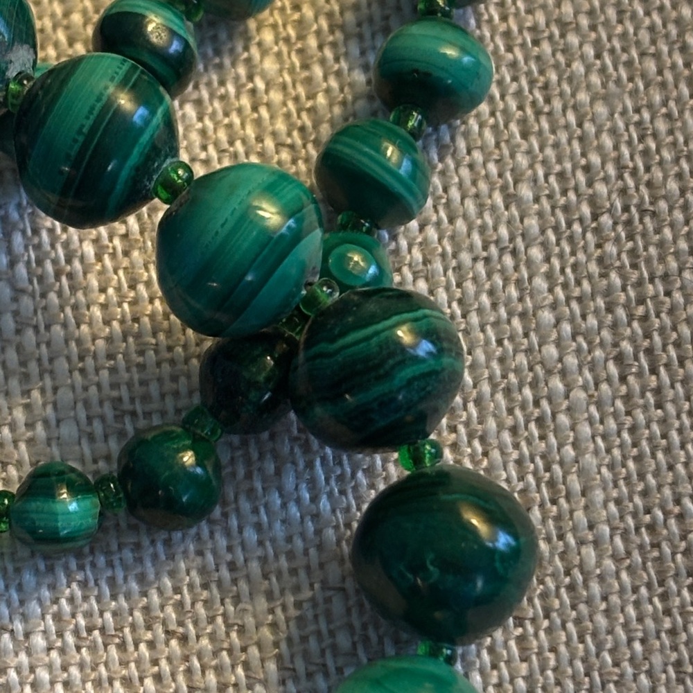 🟨Genuine Malachite Graduated Necklace, Vintage & Handmade - Picture 7 of 13